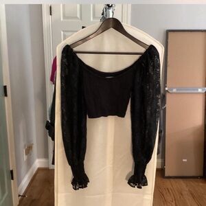 Black urban outfitters lace long sleeve crop 
Size XS